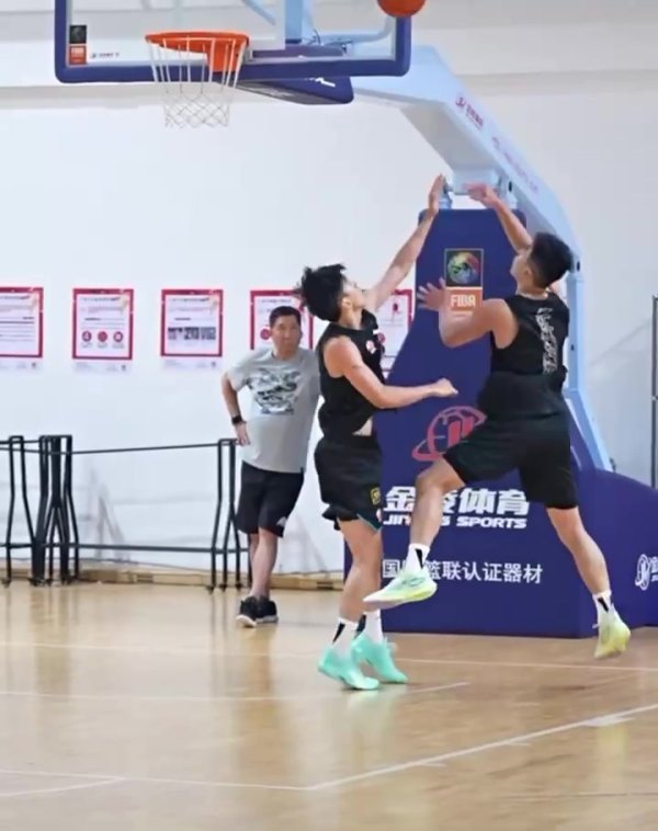 夏练进行时！广东男篮最新练习  视频 重点加强一对一攻防