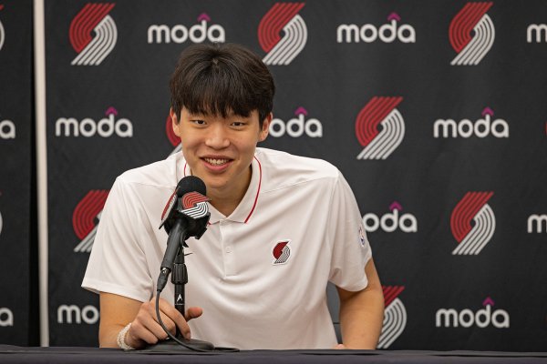 🤩杨瀚森谈心目中历史杆位5人组：詹姆斯东契奇欧文浓眉约基奇
