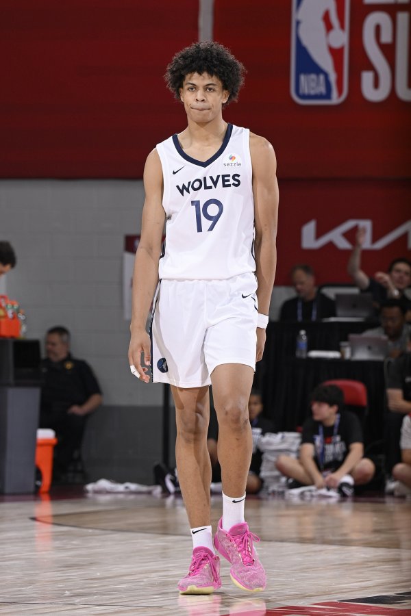 不太理想！17号秀贝兰热27分钟7投仅2中拿到6分5板 出现