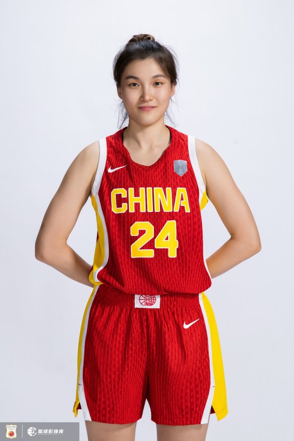 女花荣🏹翟若云全场三分7中4 射下12分4板3助2断&