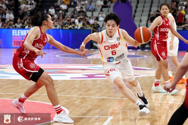 利刃出鞘🗡️杨舒予5中4拿下12分2板4助3断 灵动冲破  