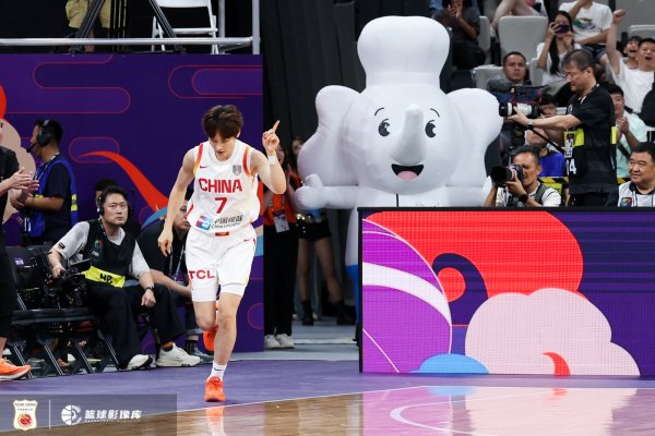 太稳了！领队  杨力维6中5高效拿下13分2板3助1断