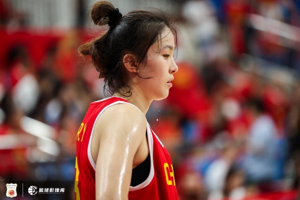 渐入佳境😤女篮姑娘第三节轰出37-19攻击波 三节战罢领跑 
