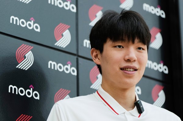 😎杨瀚森勇闯小人国？勇士夏联最高的两名五号位只有2米08