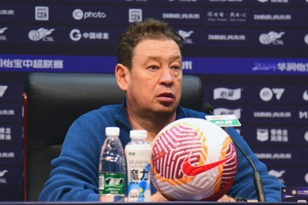 斯卢茨基：国安和申花目标都是争冠 明天的赛事  重要性不言而