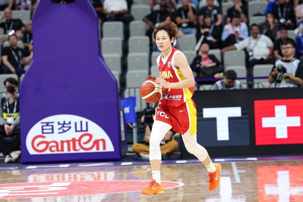 打开局面！领队  杨力维后备  14中5拿11分送8助功  