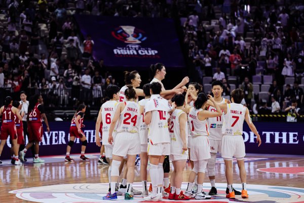 扩大领跑  优势！中国女篮第三节轰下30分 66-49领跑 