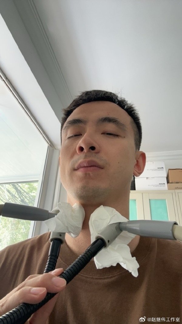 工作室晒赵继伟治嗓子图片：继伟说期待复健    俊俏的嗓音