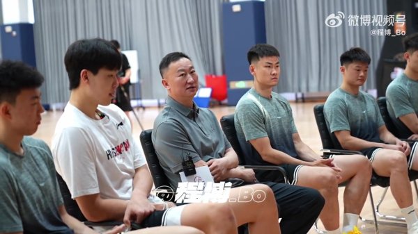刘维伟：杨瀚森打夏联时有找我沟通  过 他的适应能力很强