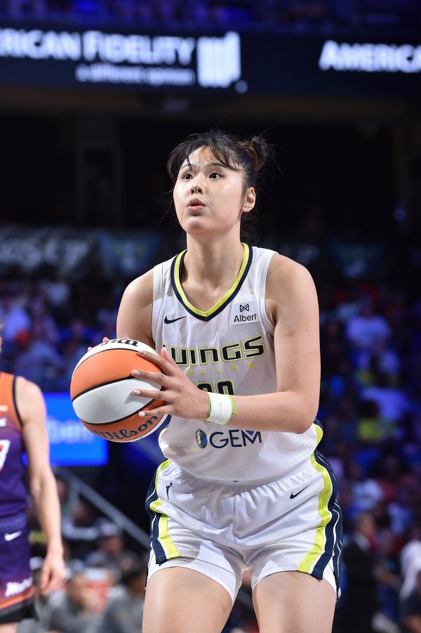 上赛季WNBA总总决赛 MVP！李月汝：想成为琼克尔-琼斯那