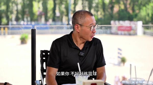 🐎约基奇：曾小半年没碰篮球赛  但整天和马待一起 我爸都拗不