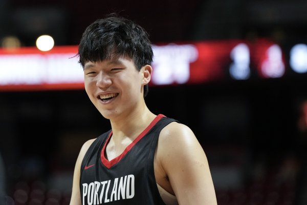 中国球员夏联首秀💪阿联大郅积分  上双 周琦制霸攻防 小丁引