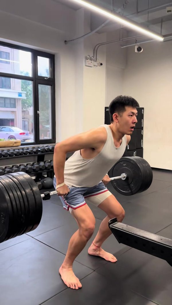 这瞬间力量  不错！张陈治锋晒力量练习  视频：出肘