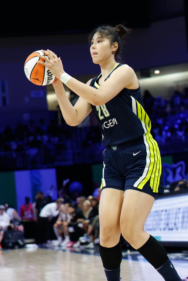 出场时间飞翼新低！李月汝8分钟5中1拿下3分3板2错误   