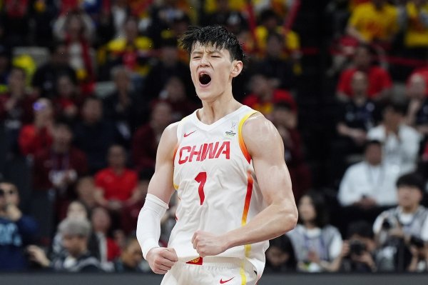媒体人：敬佩余嘉豪&曾凡博的勇气 也为他们追梦的决心