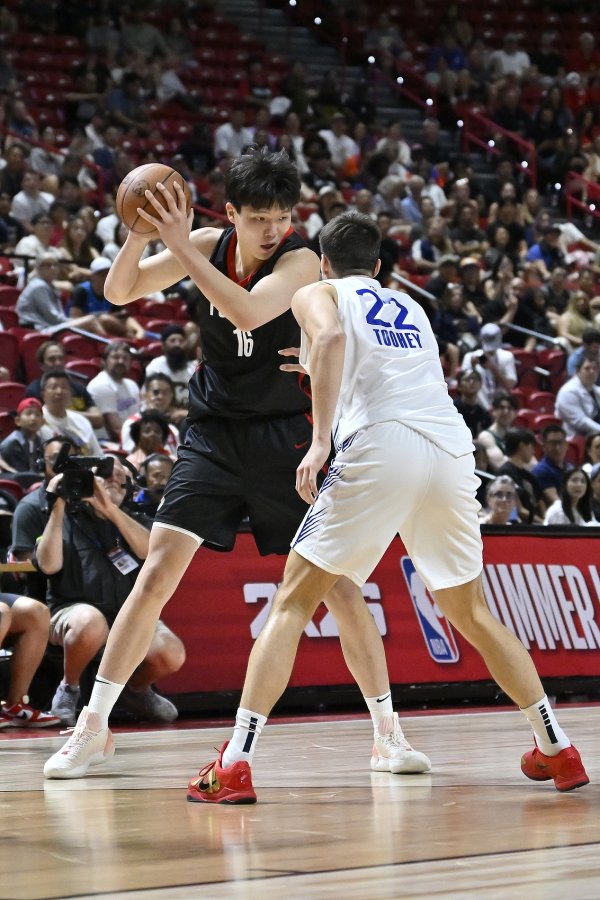 阿里纳斯：杨瀚森能打任何位置 开拓者五号位多 杨可像韦伯那样