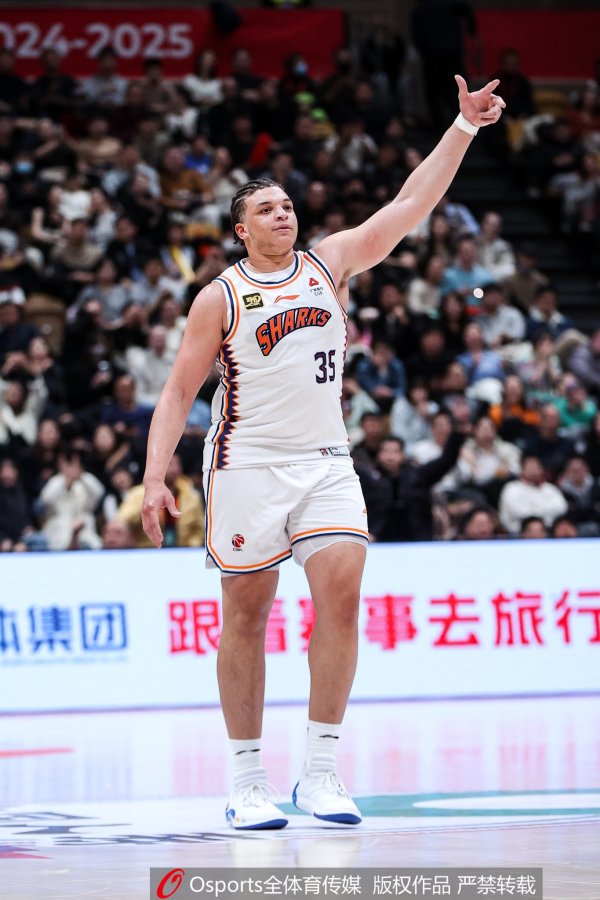 媒体人：上海已与洛夫顿完成续约 后者下赛季年薪达百万美元级别