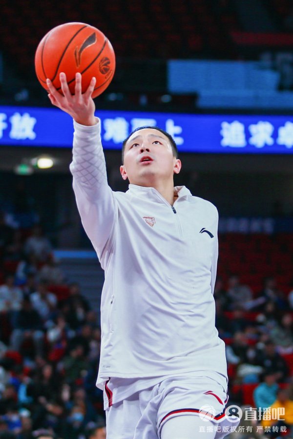 ：青岛与王奕博达成为期3年的顶薪合同