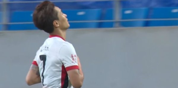 2-1晋级下一轮  ! 中超第4杀入4强, 韦世豪踢疯了: 