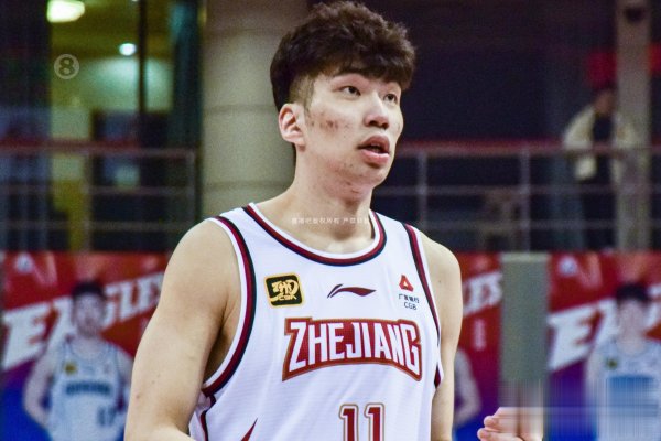 媒体人: 余嘉豪去年和西甲、西乙俱乐部接触过 但还有合同未成