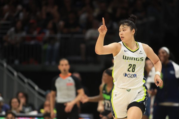 复苏！李月汝轰20分4板2断+创记录   飞翼被轰19-3攻
