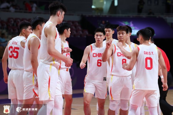 媒体人：新西兰好像不怎么会破联合防守 首节中国队有哨 人人都