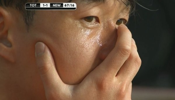 33岁孙兴慜告别热刺! 被换下哭成泪人 全场起立鼓掌+队友列