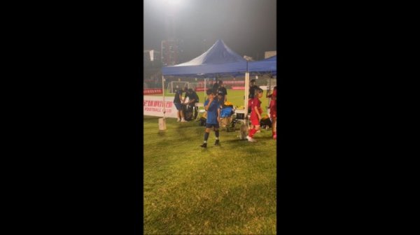 记者: 来沪参赛的西班牙小球员知道武磊, 他的队友宛如大卫席尔瓦