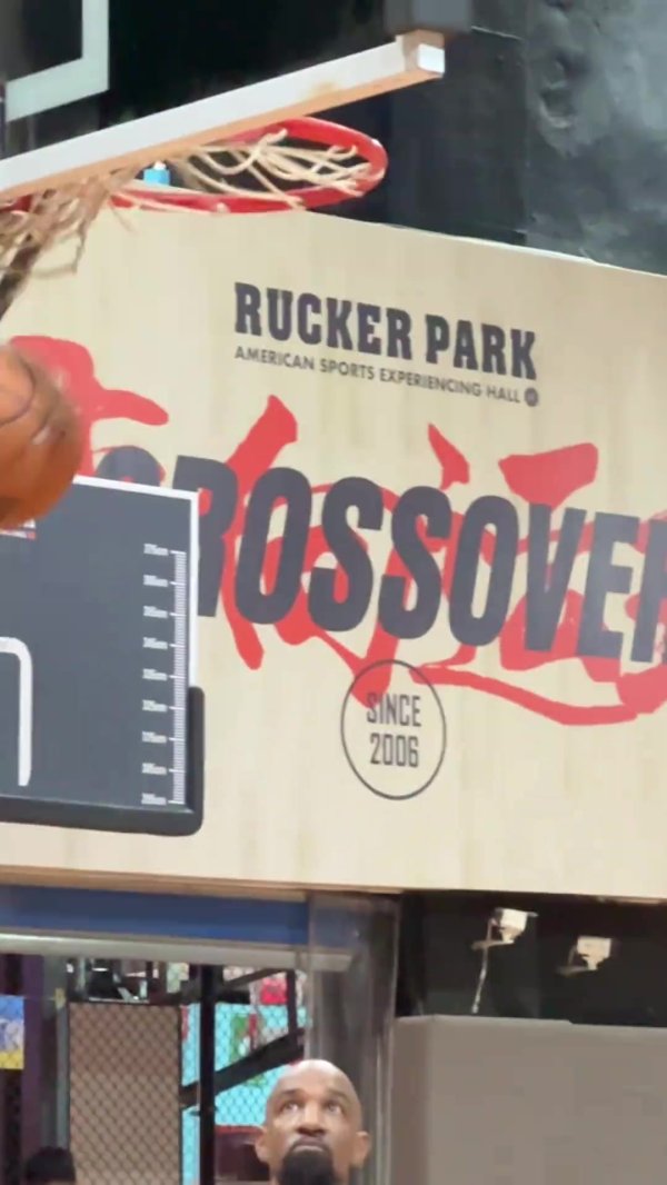 戈登一早开始练习  赛前热身  🏀为了和南昌的兄弟萌见面做足