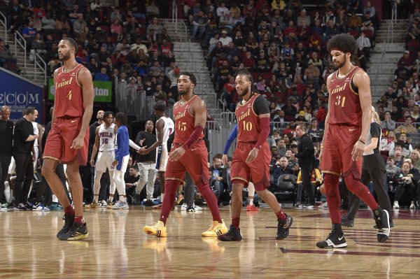 ESPN东部战绩预测：骑士蝉联第一名    东一 雄鹿绿军76人附加赛边缘