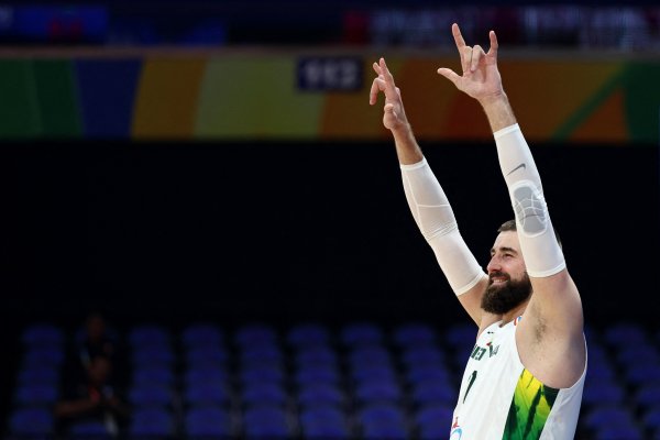 立陶宛大铁锤！瓦兰丘纳斯13中7砍下全场最高18分9板 正负