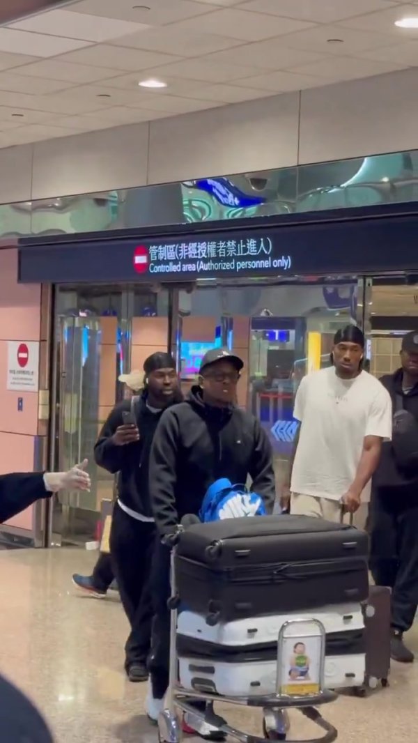 中国行最后一站！莱昂纳德已经抵达中国台湾