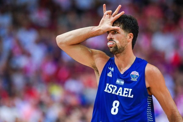 一人几乎顶一套杆位！阿夫迪亚砍下23分 法国杆位五人合计仅2