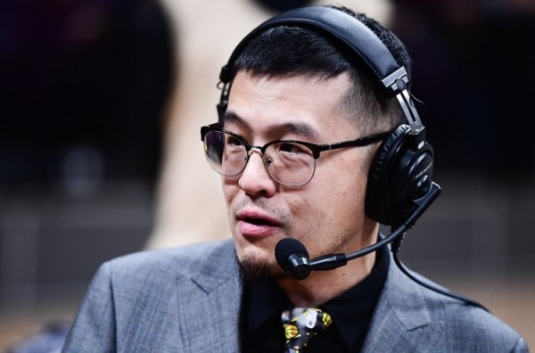 杨毅：篮球赛  是各种的折返和骤停   3千米是基础练习  