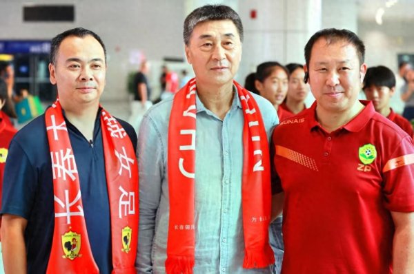 时隔五年再度执教女足, 射门时他是国足顶级, 为何执教备受争