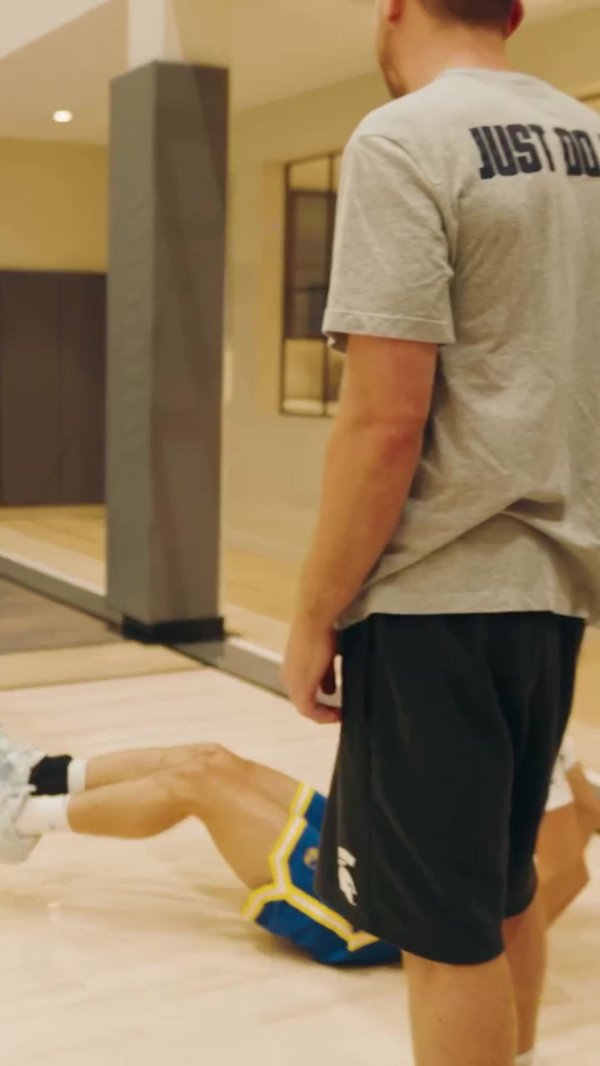 保罗：瞎哔哔啥呢？巴特勒晒晃倒对手视频致敬库里晃倒保罗