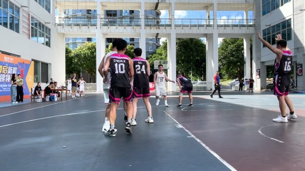 匹克助力👟软件园“厦门银行杯”篮球赛  赛 小组赛全胜晋级下