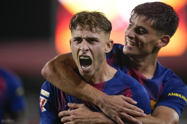 西甲最新积分战报 3人双响巴萨6球狂胜升至第二 2分之差紧追