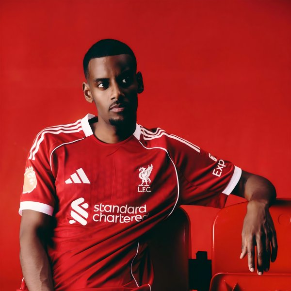 还需磨合！伊萨克本场射正、关键传送球  、成功过人等多项数据