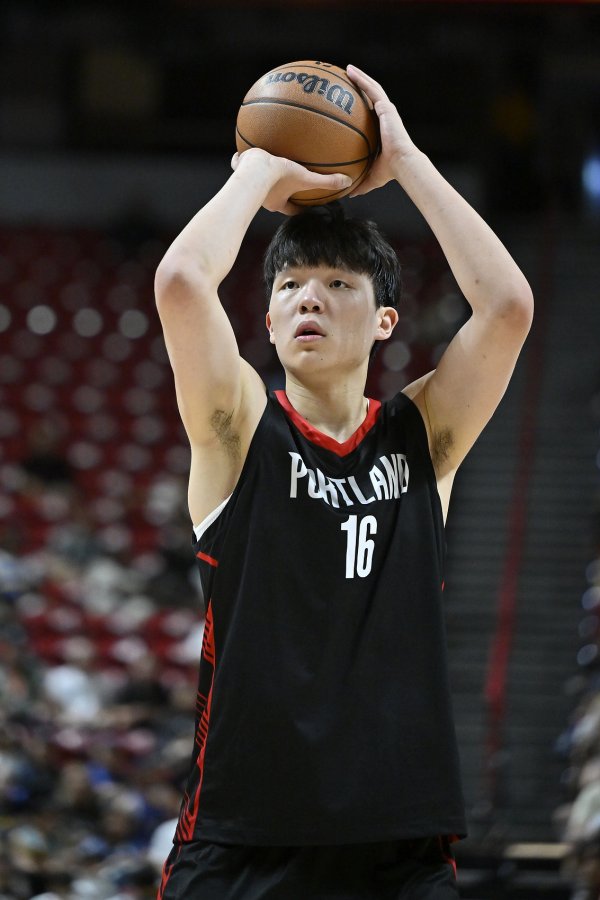 防掩护配合时故意收缩防卫  ?杨瀚森:主帅让我保护好篮下 我