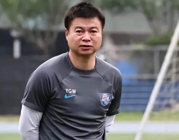 媒体人: 推荐于根伟等5名候选人担任国足主帅, 该让他们上了