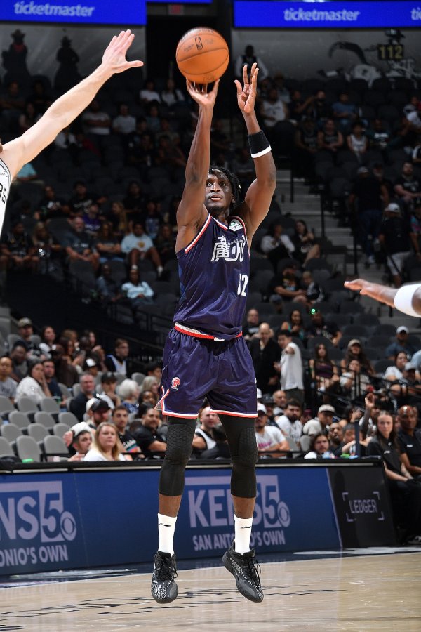 今天效率一般！奥拉迪波半场9中3&三分3中1拿到8分