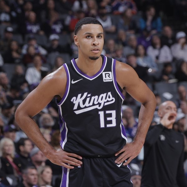 国王官方：基根-穆雷左手拇指手术成功 将在4-6周后复查