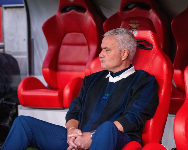 穆里尼奥: 如果呆在家里到明年6月, 我的收入会比执教本菲卡