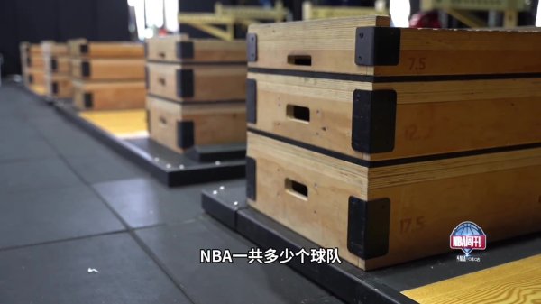 练习  师：曾凡博第一反应左手、身高高有投篮能力 让人觉得很