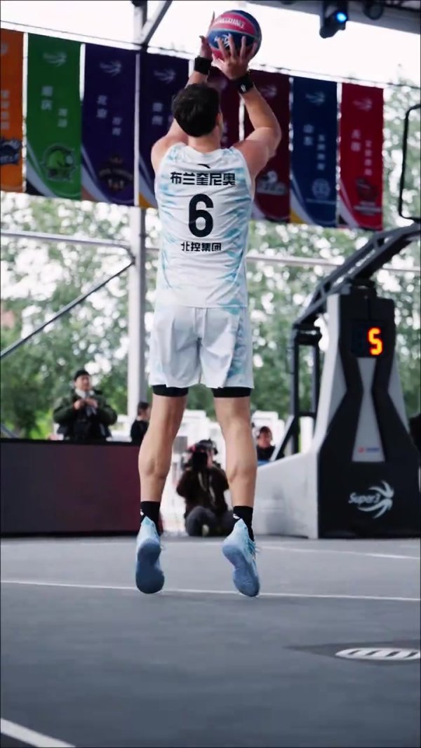 超三职业联赛  ：有多少人想要这样飘逸的球风