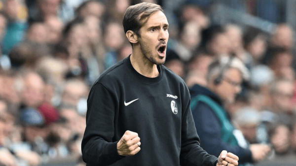 官方: 弗赖堡主帅舒斯特尔当选2025年度德国最佳指导教练员