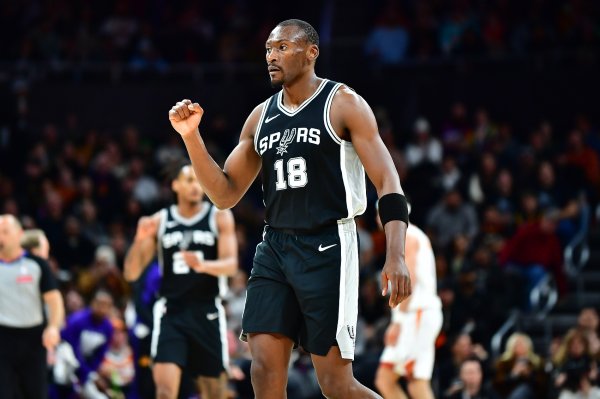 将开启生涯第15季！Scotto：马刺33岁五号位比永博成功