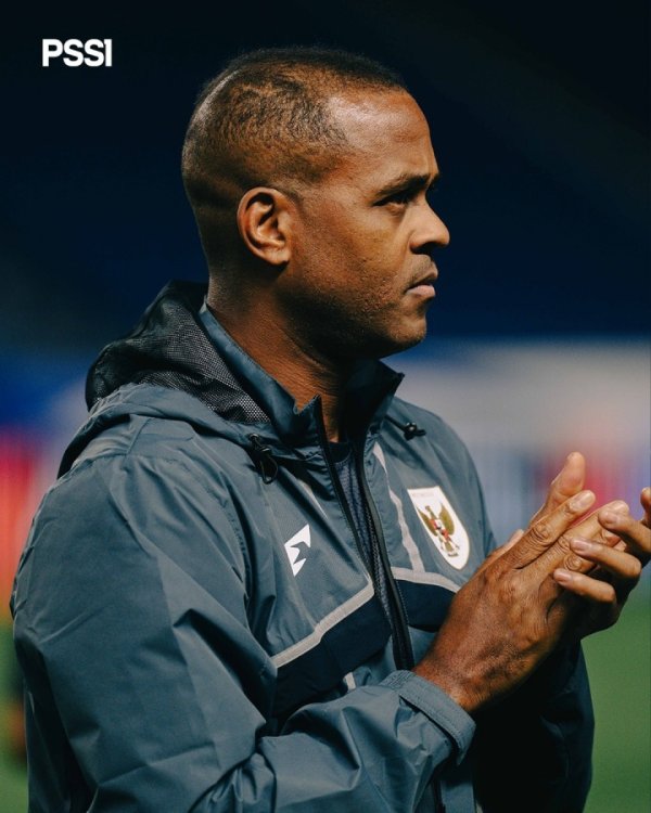 率队无缘世界杯赛  ！官方：49岁印尼主帅克鲁伊维特下课 执