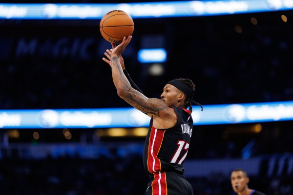 贾米尔-杨签双向！斯波：他展现了持球时的速度敏捷性和三分能力